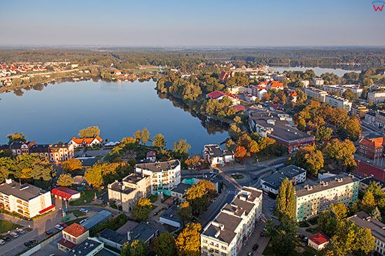 Ilawa, panorama na miasto i jezioro Maly Jeziorak. EU, PL, Warm-Maz. Lotnicze.